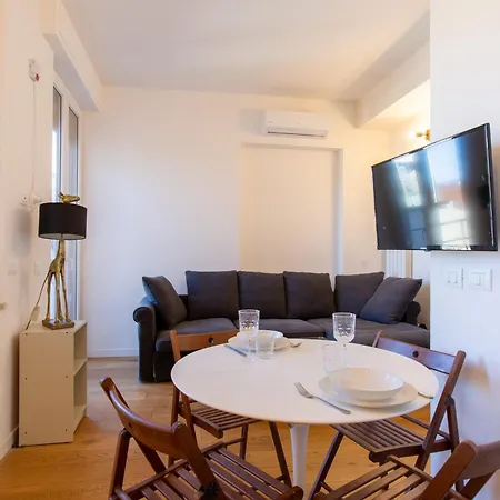 Guesthost - Santa Maria Novella Charming 公寓 佛罗伦萨